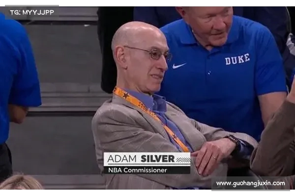 萧华亲临观战 NBA准状元弗拉格砍16+9 杜克轻取中国男篮苦主晋级四强 萧华亲临观战 NBA准状元弗拉格砍16+9 杜克轻取中国男篮苦主晋级四强